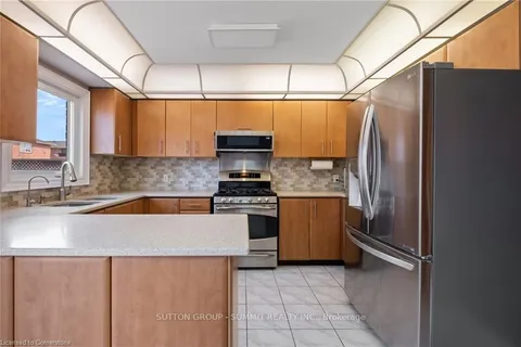 19 BERWICK Avenue, Brampton, ON L6Z 3P7