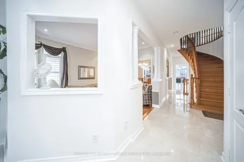 810 Craig Carrier Court, Mississauga, ON L5W 1A6