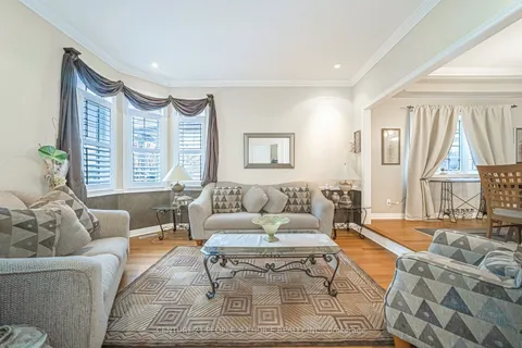 810 Craig Carrier Court, Mississauga, ON L5W 1A6