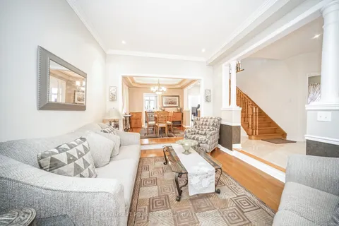 810 Craig Carrier Court, Mississauga, ON L5W 1A6