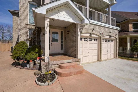 6963 Amour Terrace, Mississauga, ON L5W 1G5