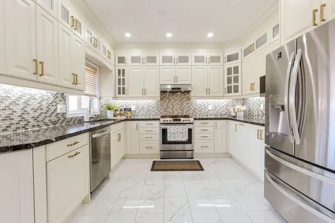6963 Amour Terrace, Mississauga, ON L5W 1G5
