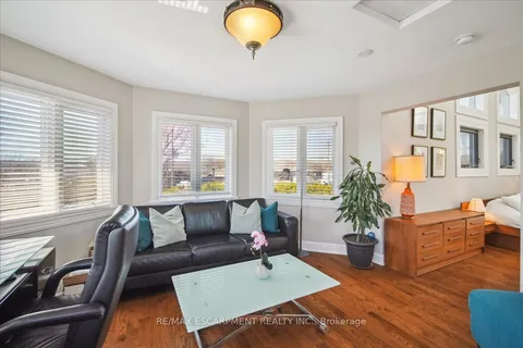 1425 Plains Road, Burlington, ON L7T 1H8