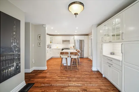 1425 Plains Road, Burlington, ON L7T 1H8