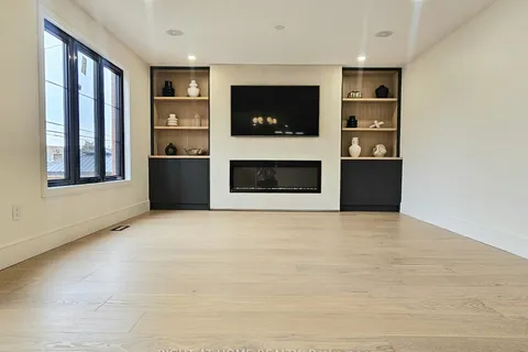 32 Omagh Avenue, ON M9M 1E7