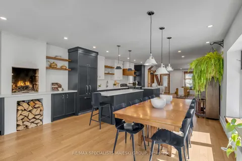 48 Fourth Street, Toronto, ON M8V 2Y3