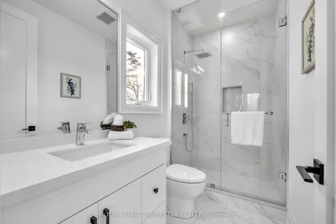 1377 Rometown Drive, Mississauga, ON L5E 2T5