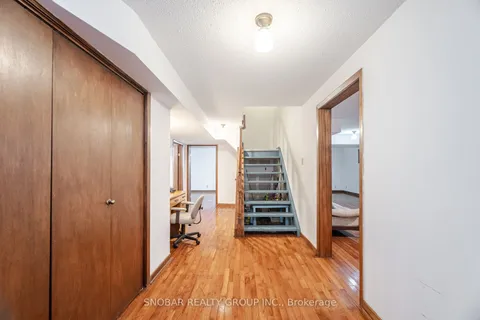 2406 Ravensthorpe Crescent, Mississauga, ON L5C 2Y5