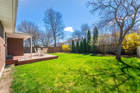 2406 Ravensthorpe Crescent, Mississauga, ON L5C 2Y5