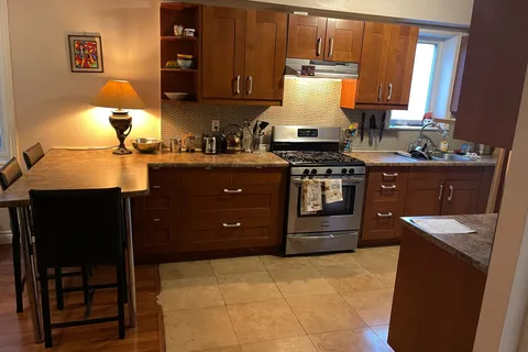 1035 Dovercourt Road, Toronto, ON M6H 2X7