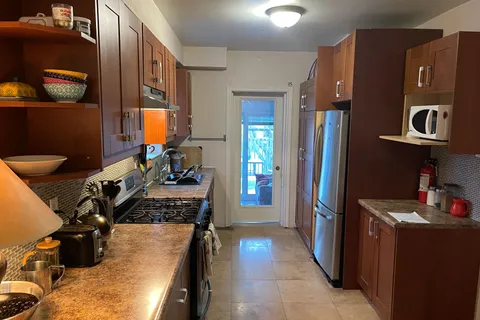 1035 Dovercourt Road, Toronto, ON M6H 2X7