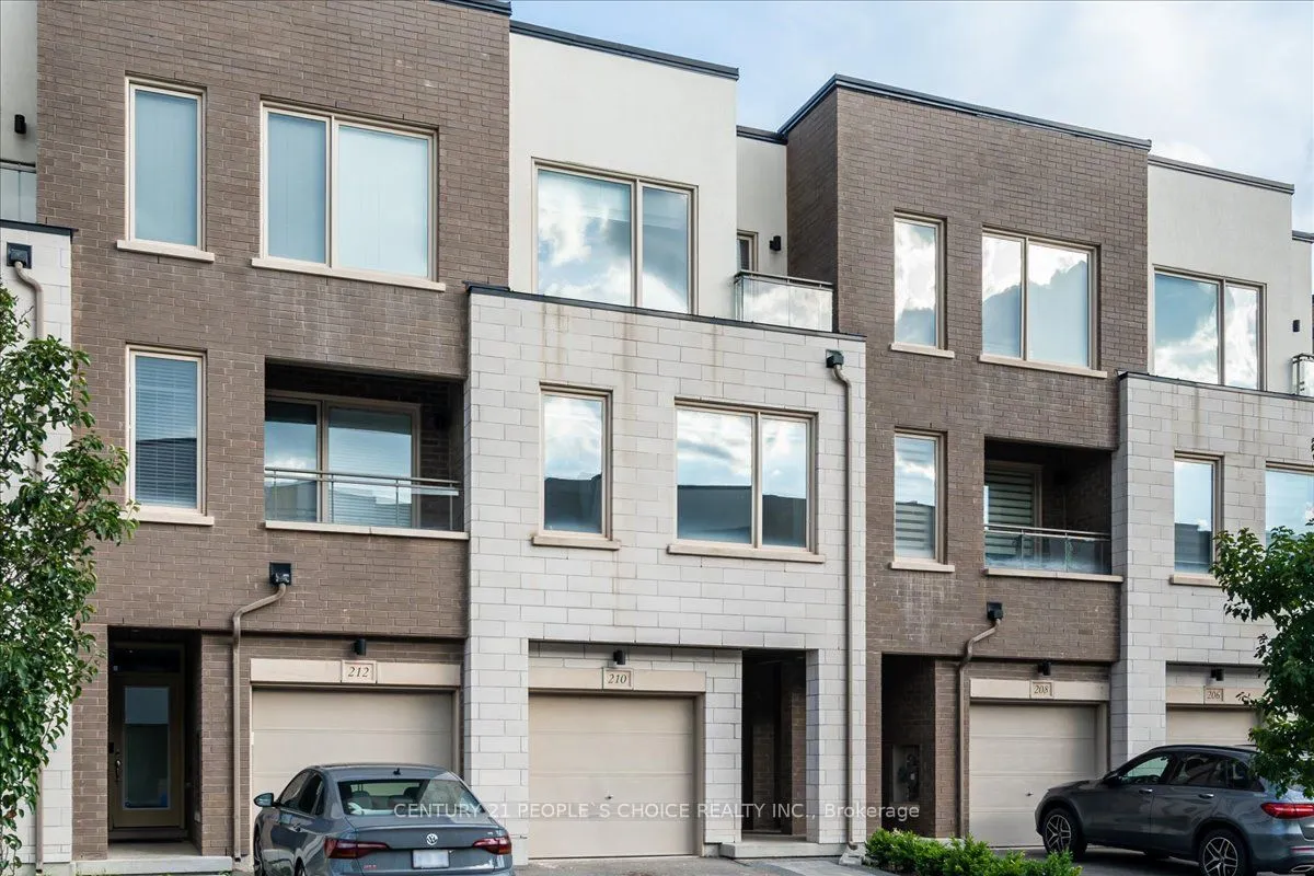 210 Huguenot Road, Oakville, ON L6H 7C3