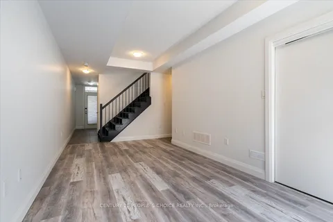 210 Huguenot Road, Oakville, ON L6H 7C3