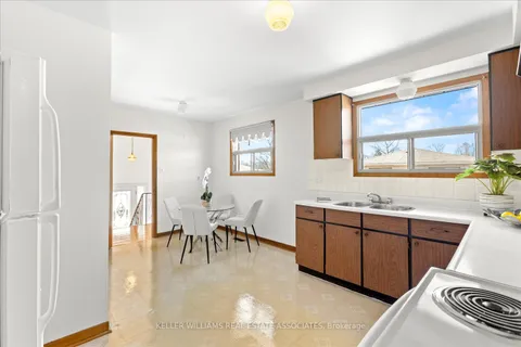 1127 Claredale Road, Mississauga, ON L5G 1T7