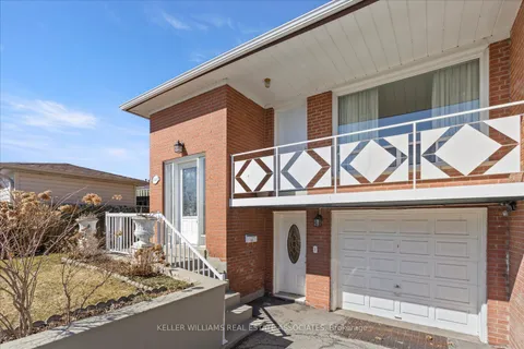 1127 Claredale Road, Mississauga, ON L5G 1T7