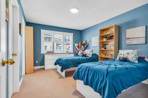 16 Yachters Lane, Toronto, ON M8V 4C5