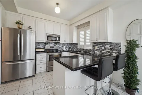 28 Showboat Crescent, Brampton, ON L6V 4R5