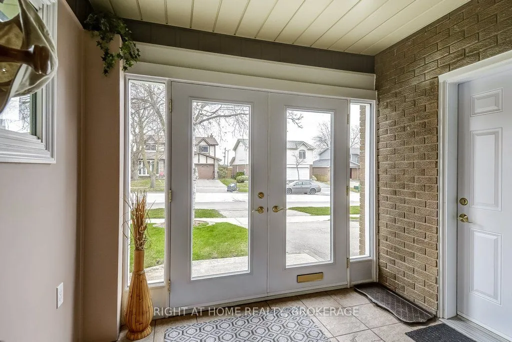 110 Elgin Drive, Brampton, ON L6Y 2E8