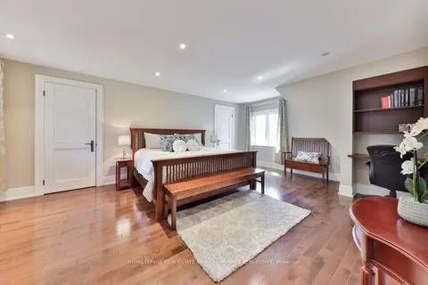 80 Oakes Drive, Mississauga, ON L5G 3M1