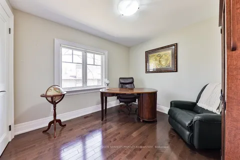 80 Oakes Drive, Mississauga, ON L5G 3M1