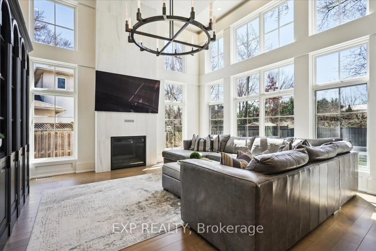 528 Wellington Crescent, Oakville, ON L6L 4X5