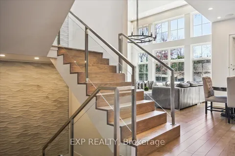 528 Wellington Crescent, Oakville, ON L6L 4X5
