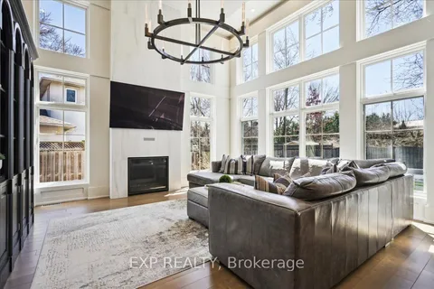 528 Wellington Crescent, Oakville, ON L6L 4X5