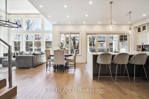 528 Wellington Crescent, Oakville, ON L6L 4X5