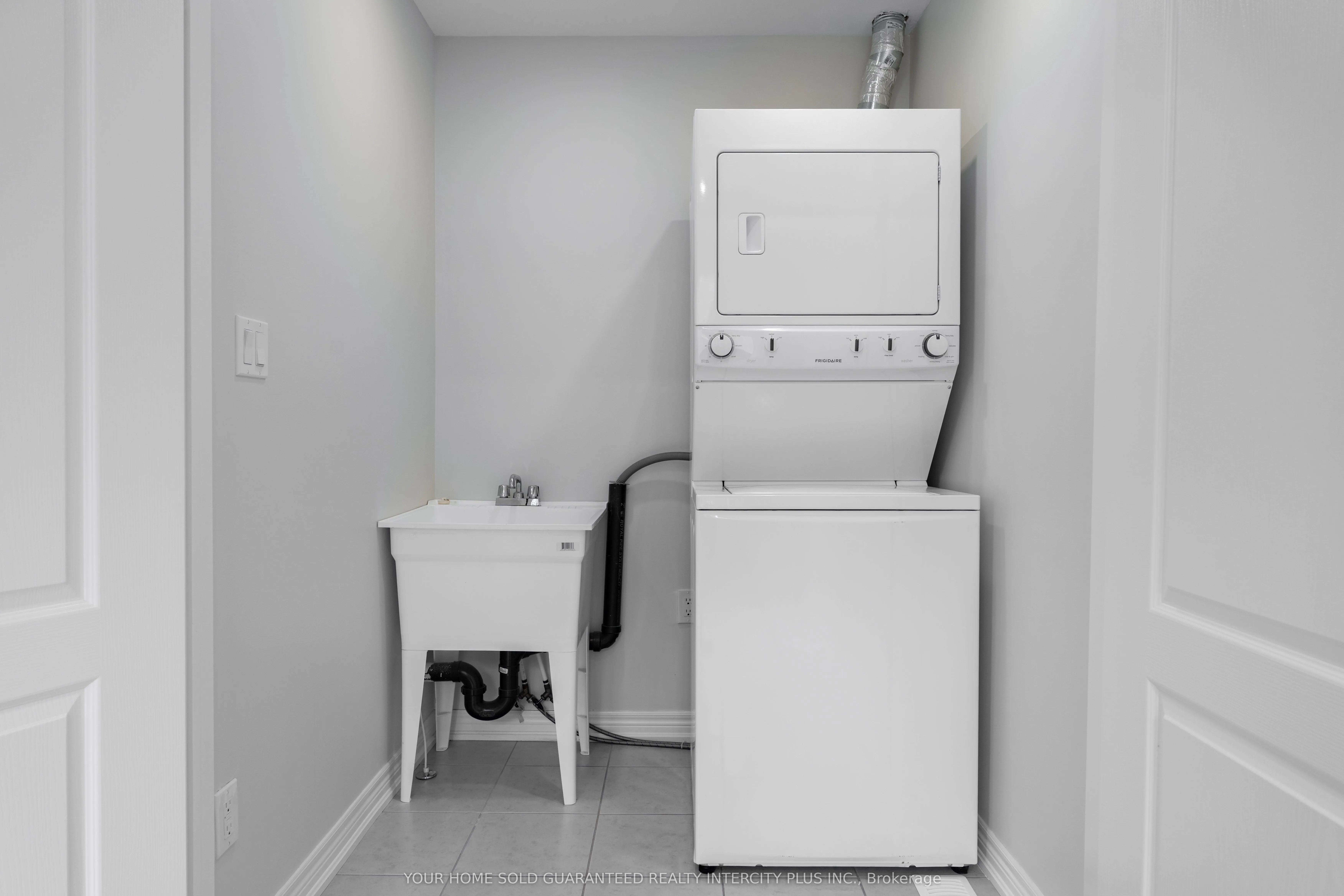 7 Rabbit Run Way, Brampton, ON L6Z 0B4