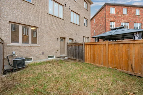 7 Rabbit Run Way, Brampton, ON L6Z 0B4
