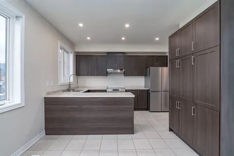 7 Rabbit Run Way, Brampton, ON L6Z 0B4