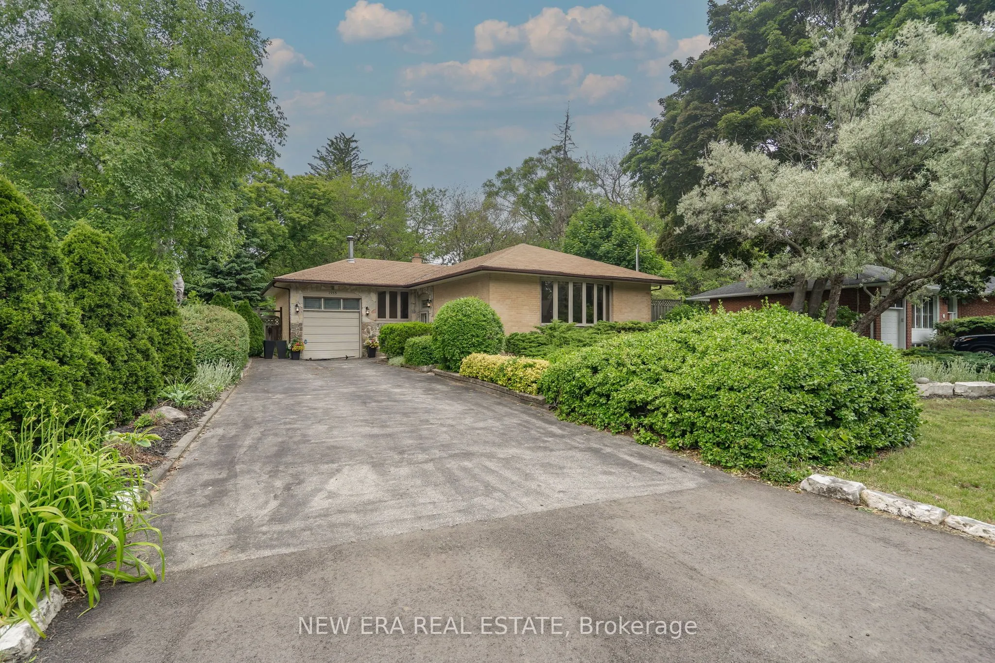 1553 Wembury Road, Mississauga, ON L5J 2L8