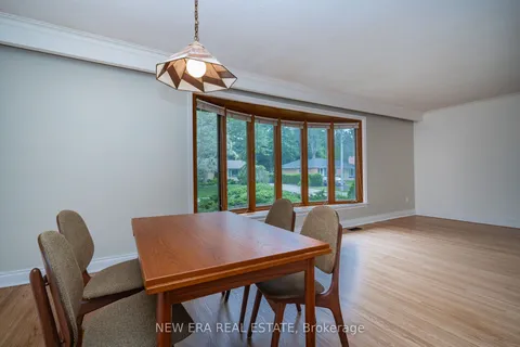 1553 Wembury Road, Mississauga, ON L5J 2L8