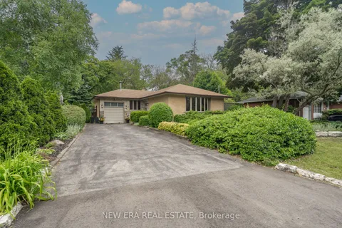 1553 Wembury Road, Mississauga, ON L5J 2L8