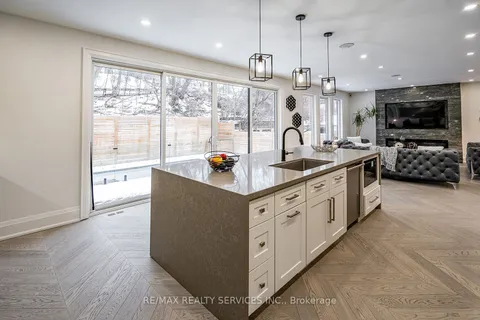 3 Bonnyview Drive, Toronto, ON M8Y 3G5