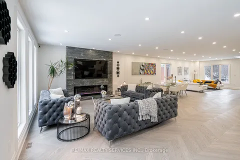 3 Bonnyview Drive, Toronto, ON M8Y 3G5