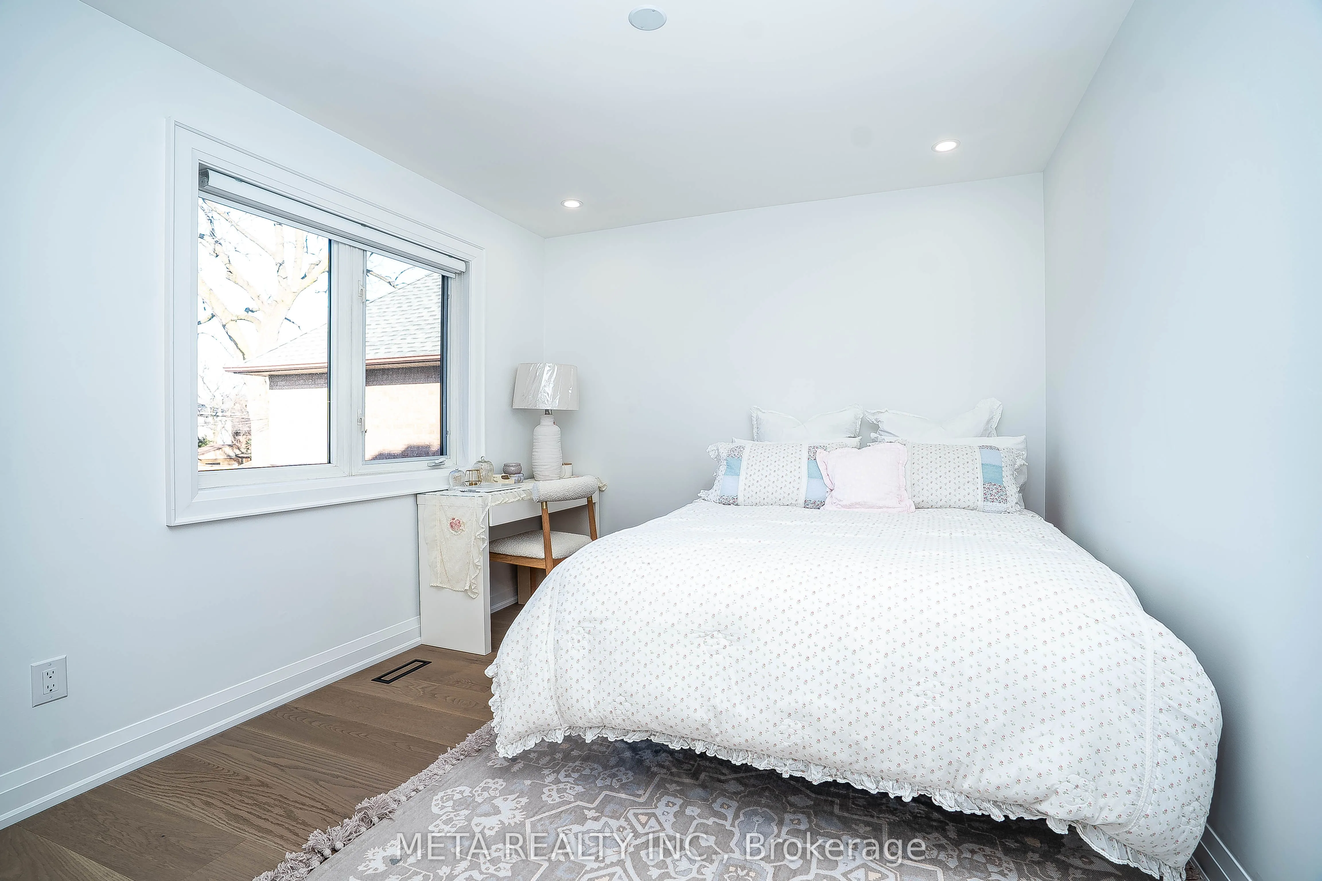 20 Shaver Avenue, Toronto, ON M9B 4N4