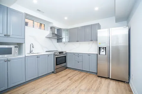 20 Shaver Avenue, Toronto, ON M9B 4N4