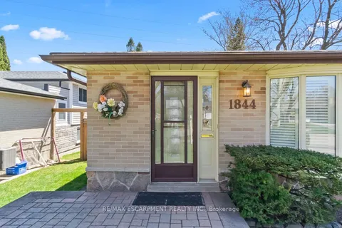 1844 Barsuda Drive, Mississauga, ON L5J 1V4