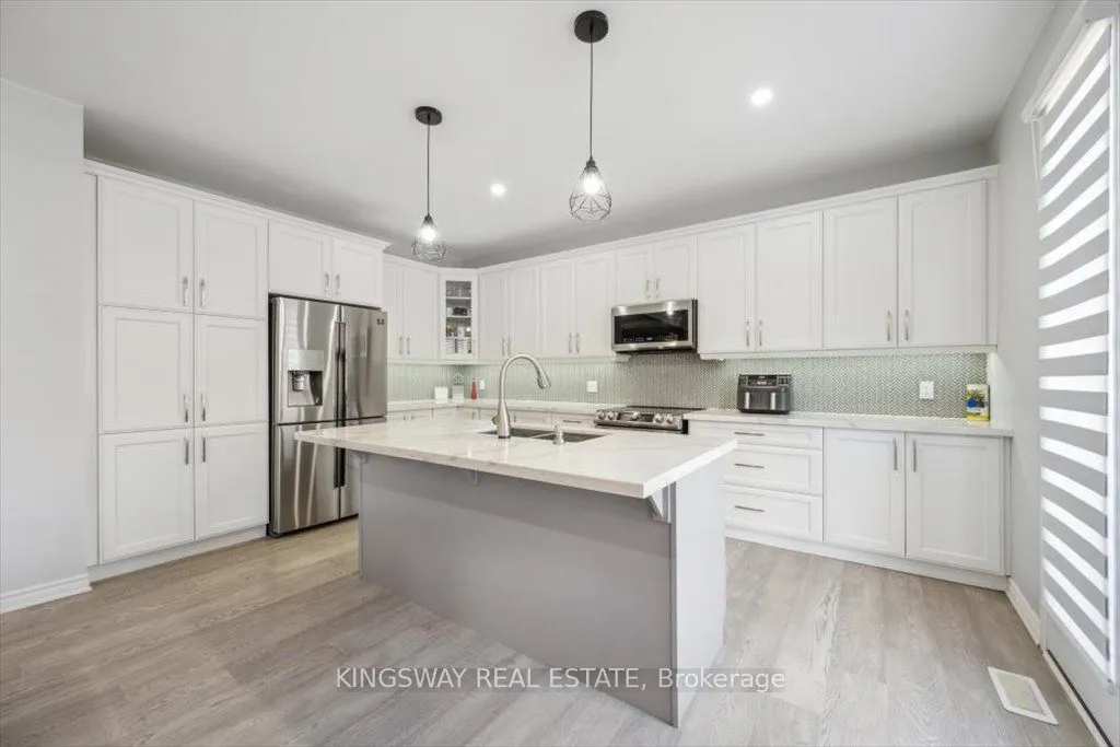 688 Kennedy Circle, Milton, ON L9E 1R5