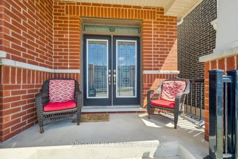 688 Kennedy Circle, Milton, ON L9E 1R5