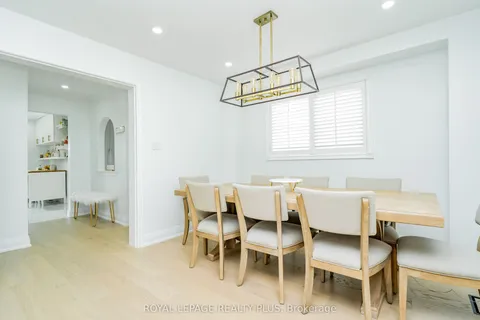 568 Fergo Avenue, Mississauga, ON L5B 2J3
