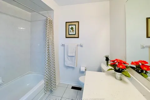 845 Mays Crescent, Mississauga, ON L5V 2G6