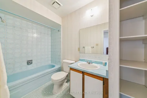 1613 Lewes Way, Mississauga, ON L4W 3H5