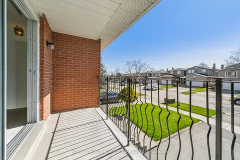 1613 Lewes Way, Mississauga, ON L4W 3H5