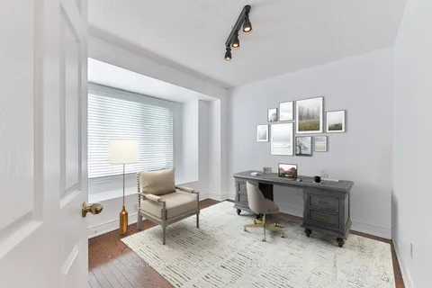 2032 Lakeshore Road, Mississauga, ON L5J 1J8