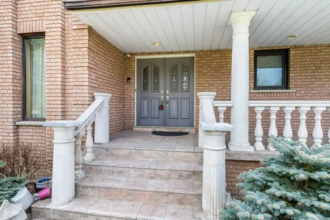 8 Ryckman Lane, Brampton, ON L6P 0C7