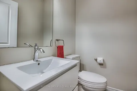 210 Jessie Caverhill Pass, Oakville, ON L6M 0Z6