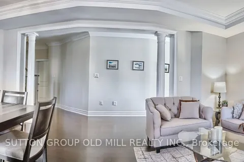 210 Jessie Caverhill Pass, Oakville, ON L6M 0Z6