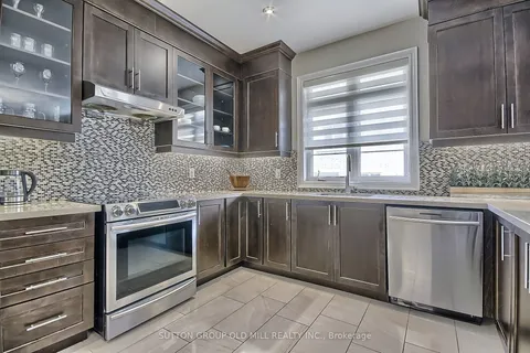 210 Jessie Caverhill Pass, Oakville, ON L6M 0Z6